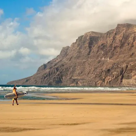 Casa Paradiso With Great Views Perfect For Surf Or Family Holidays カレタ・デ・ファマラ
